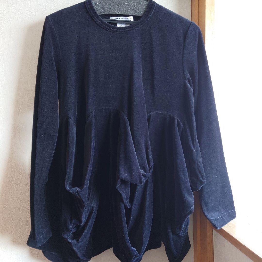 コムデギャルソン　ドレープトップス2024aw コム デ ギャルソンのテーマは「ANGER – 怒り」。川久保玲が全17ルック