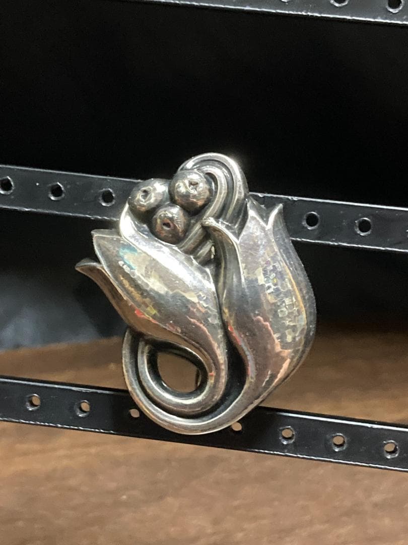 美品 ジョージジェンセン ブローチ スズラン 100C Georg Jensen（ジョージ ジェンセン） 100 すずらんモチーフ ピン