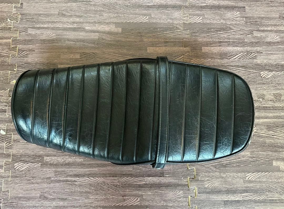 ゼファー750 ZEPHYR750 タックロールシート　カワサキ　シート ゼファー750（ZEPHYR） 専用・シート・コンプリート タックロール